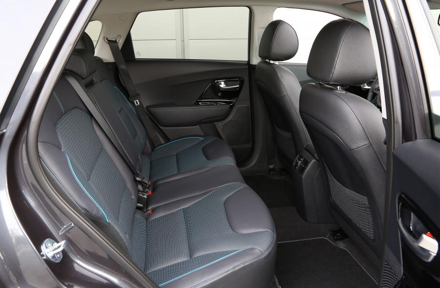 Интерьер Kia e-Niro 2018 года  (WW) (фото 12 из 41)